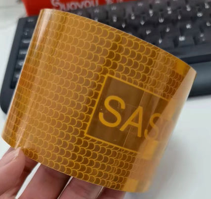 SASO 2913 Adesivo riflettente PET Nastro riflettente Marchio di segnalazione di sicurezza Strisce riflettente per autocarri