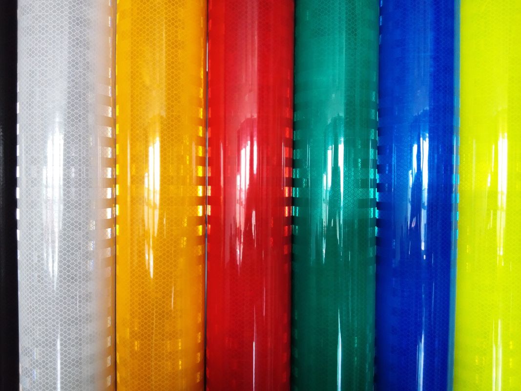 Alta visibilità Acrilico Ingegnere Grade Micro Prismatico Film Riflettente Materiale vinilico EGP Foglio riflettente per segnale stradale