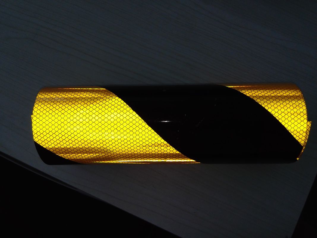 Colore su misura nastro riflettente giallo del prisma e nero per la barriera di Traffice