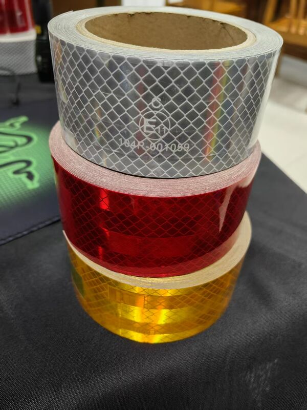 Nastro riflettente E11 di colore giallo metallizzato ECE104R per la sicurezza dei camion